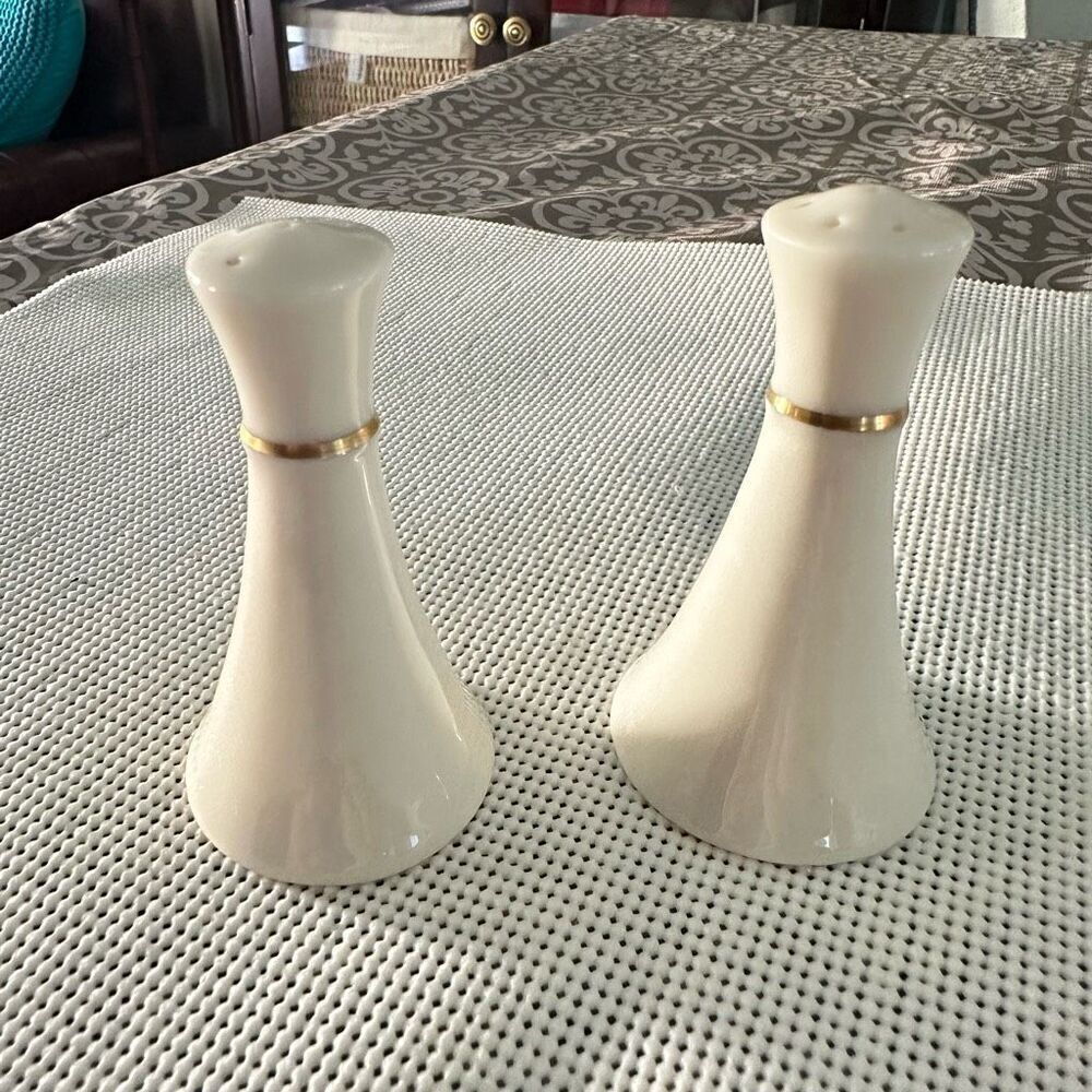 Lenox Miramar Salt Pepper‎ Shakers Porcelain 24 Karat Gold Classic Vintage